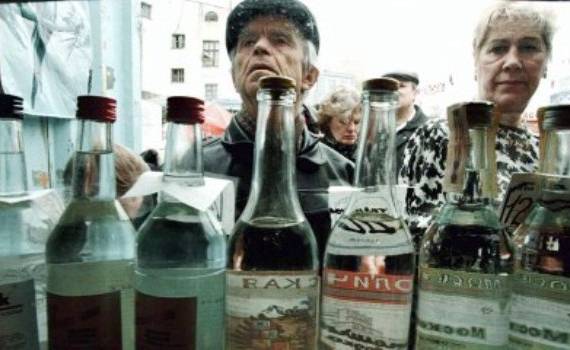 Повышение налогов не заставит россиян перейти с водки на пиво