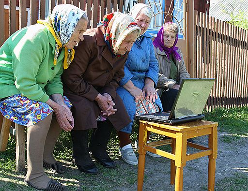 МТС и Фонд Развития Интернет разработали специальную образовательную программу «Сколько ни было б нам лет, мы освоим интернет».